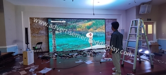 Tingkat Refresh Rate Tinggi Indoor LED Display Kompak Dan Ringan Untuk Pemutaran Video yang Langsung