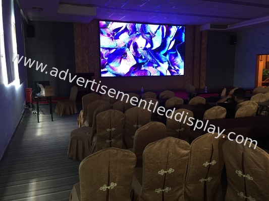 Smart Digital Indoor Advertising Screen Desain hemat energi RGB