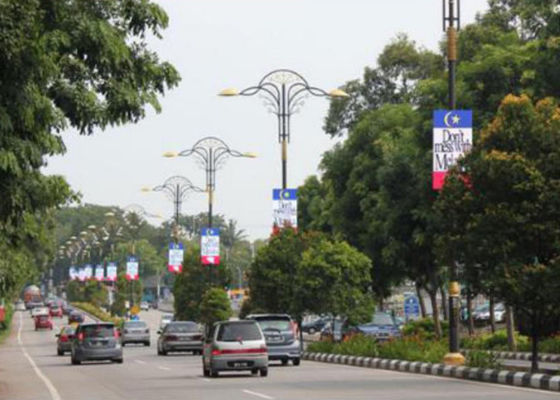 Layar LED Tiang Lampu Jalan 640x960 280W P2.5 AC264V Tiang Lampu Led Display